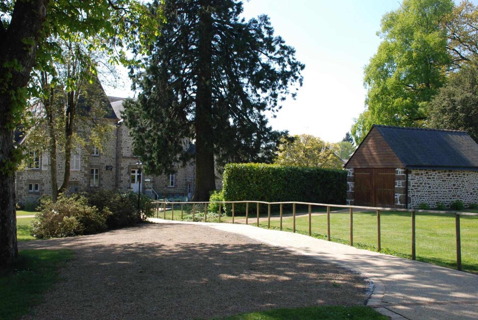 Chateau Du Bourg Saint-Denis-de-Gastines Exterior photo